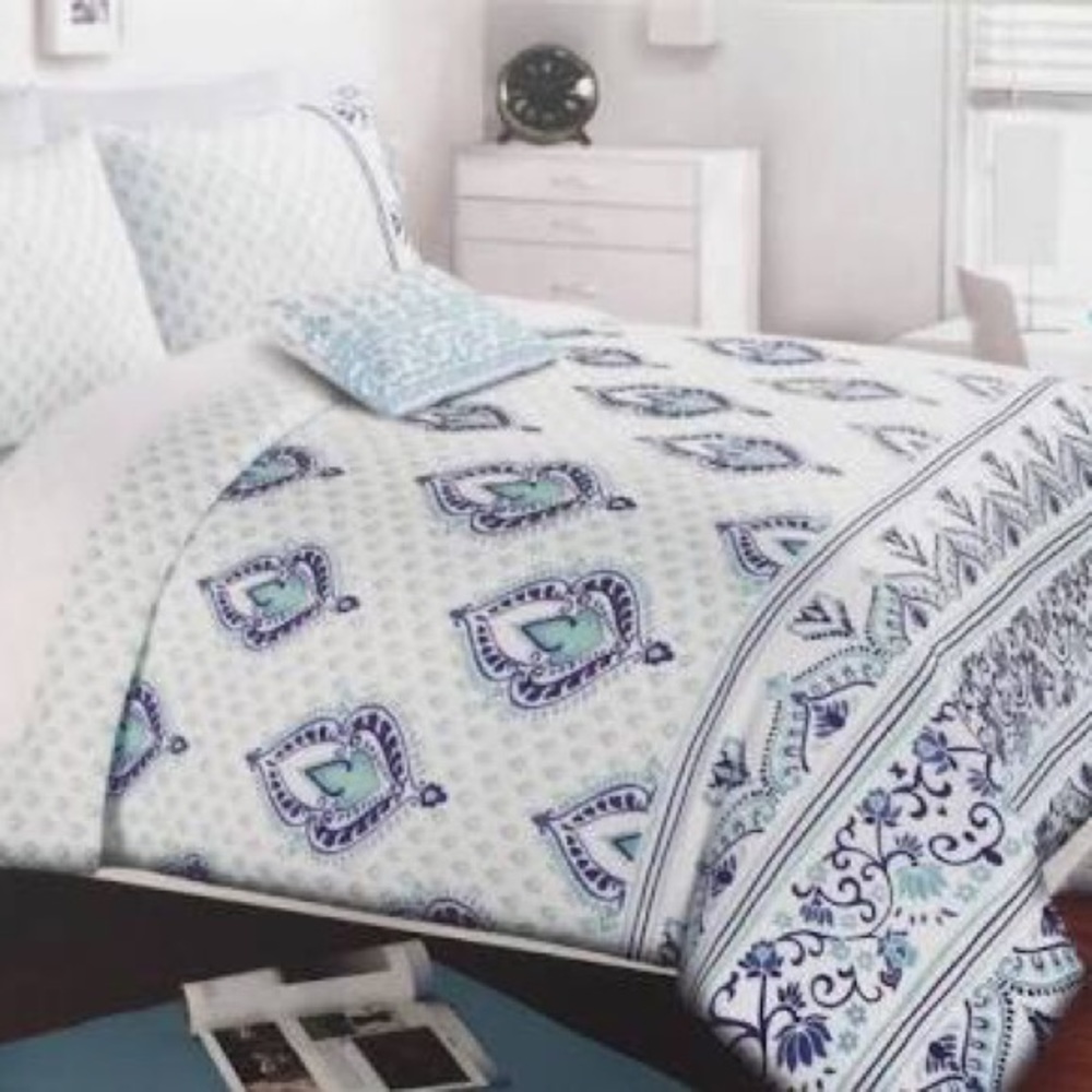Alex & Zoe Comforter